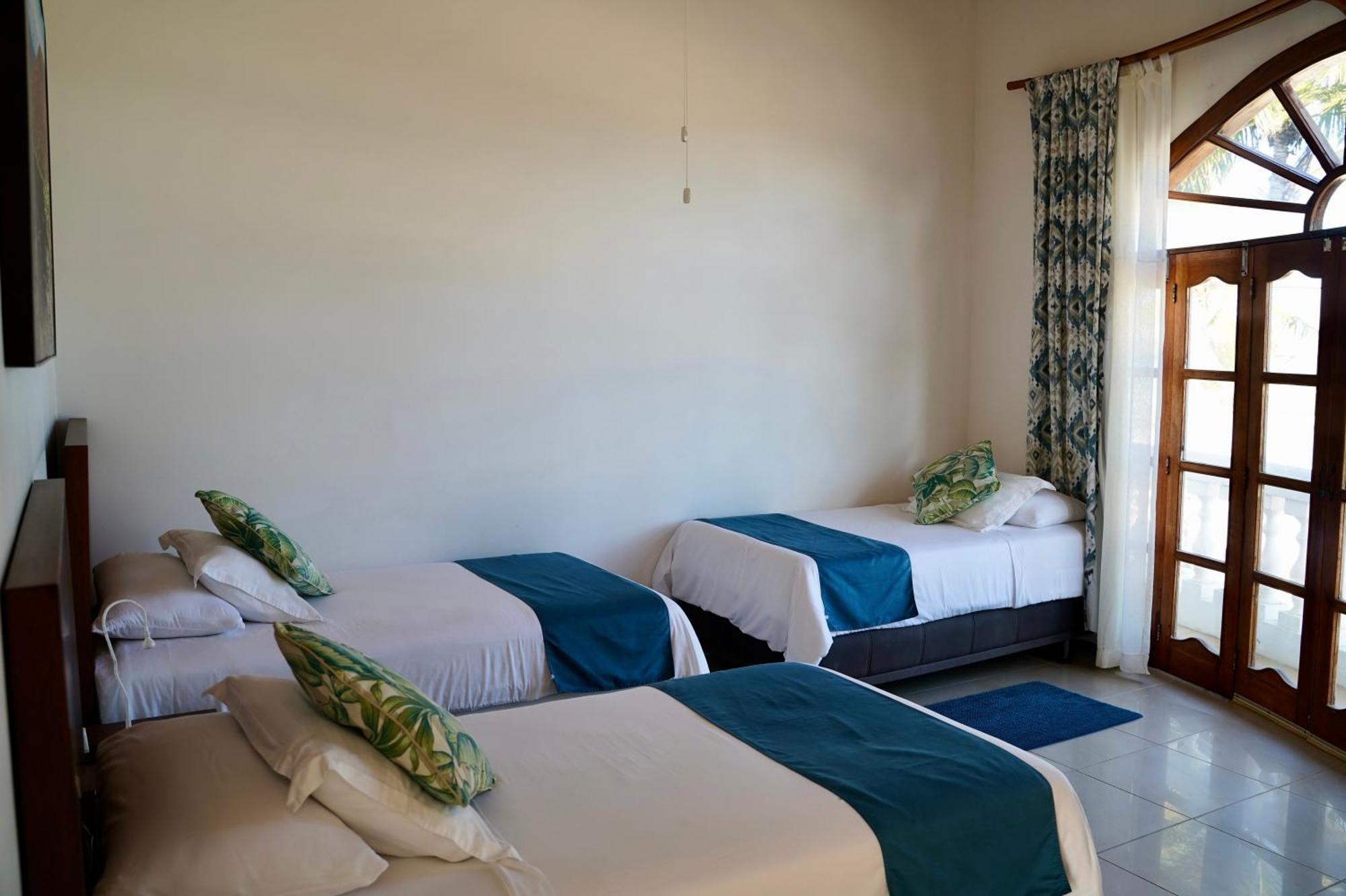 Hotel Albemarle Puerto Villamil Exterior photo